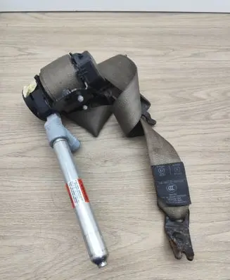 Volvo XC70 Rear seatbelt 39859389