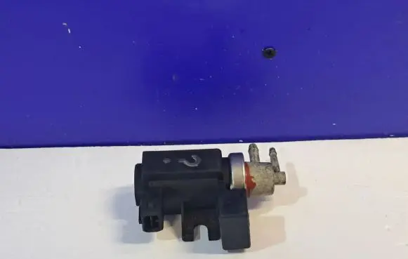 Volvo XC90 Turbo solenoid valve 30637251