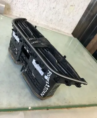 Ford Focus Dash center air vent grill Jx7b19k617a Jx7b19k617
