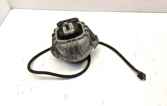 BMW 3 E90 E91 Engine mount bracket 13981112