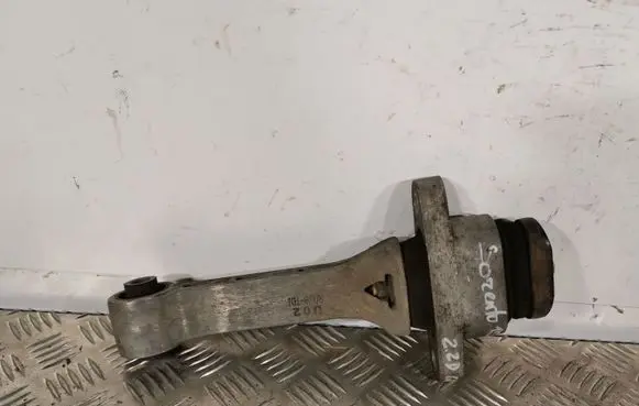 KIA Sorento Engine mount bracket 219572S000