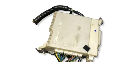 Lexus GS 300 350 430 450H Fuse module 8273030271 9480 5L271180