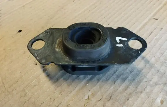 Engine mount bracket