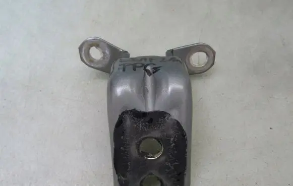 Nissan Leaf II (ZE1) Front door upper hinge