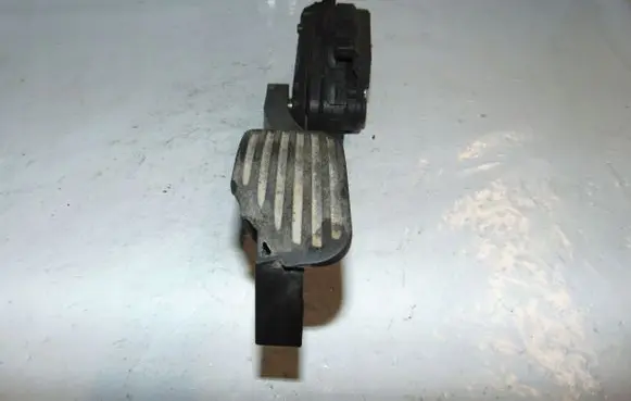 Volvo V70 Accelerator throttle pedal 9209745