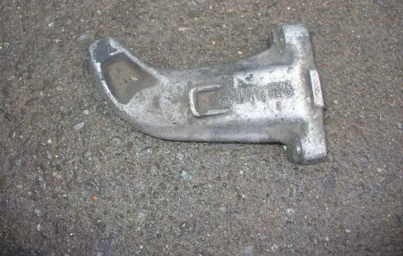 Mercedes-Benz W123 Engine mounting bracket 6152231204