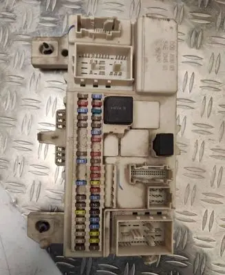 Volvo S40 Fuse module 30765471 00019125 519248306
