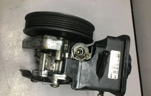 BMW X5 E53 Power steering pump 6762279 7692974533