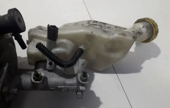 Master brake cylinder