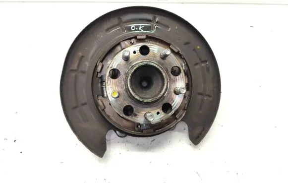 Rear wheel hub
