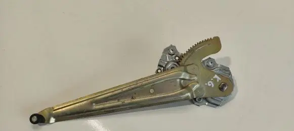 Rear door manual window regulator