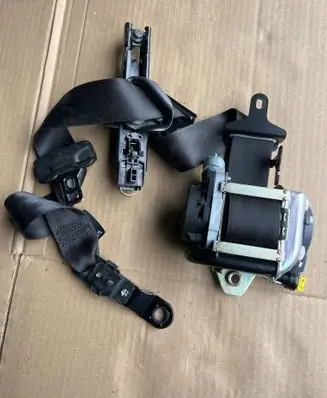 Volvo V60 Front seatbelt 616155700 012L0000