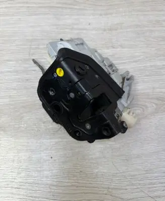 Audi A4 S4 B7 8E 8H Rear door lock 8E0839015AA