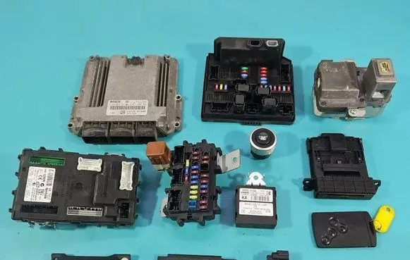 Renault Koleos I Engine control unit/module ECU 0281017701 IMPRK1596053