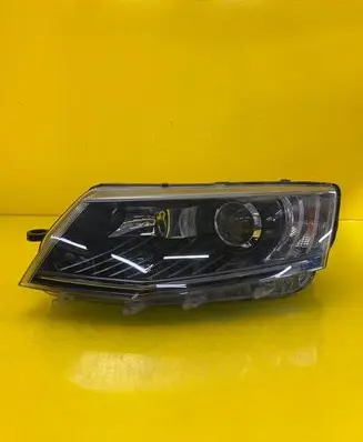 Skoda Octavia Mk3 (5E) Headlight/headlamp 5E1941015B