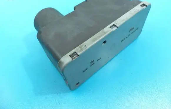 Volkswagen PASSAT B4 Central locking vacuum pump 1H0962257 IMPRK1185133