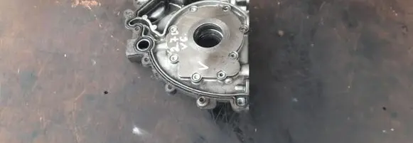 Land Rover Discovery 3 - LR3 Oil pump 4R8Q6600AD
