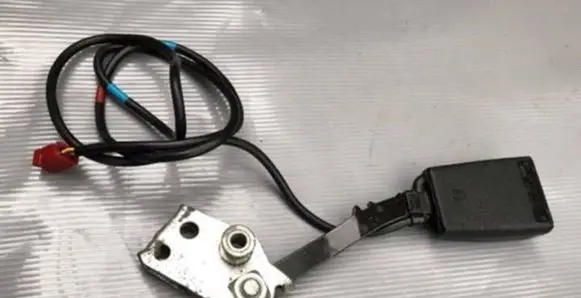 Mercedes-Benz E W124 Front seatbelt buckle 1248606169