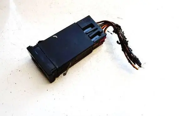 Volkswagen PASSAT B5 Seat heating switch 7M3963563A