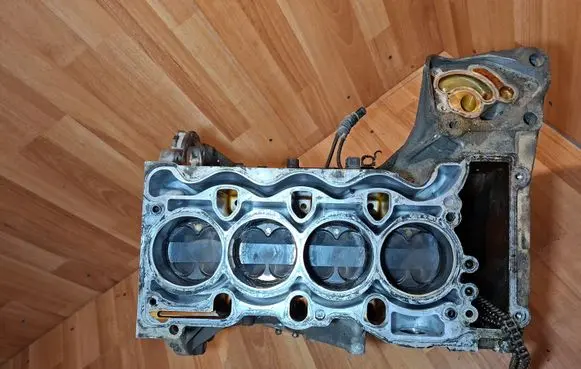 BMW 3 E46 Engine block N42B18A N42B18 11000391083