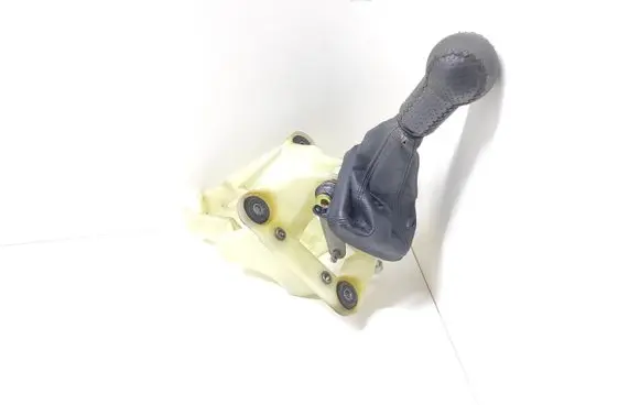 Mitsubishi Space Wagon Gear shifter/selector MR336579