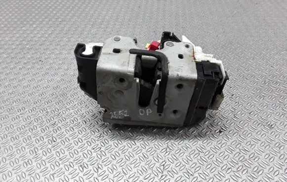 Dodge Caliber Front door lock