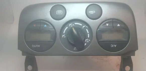 Nissan Primera Climate control unit 275109F600