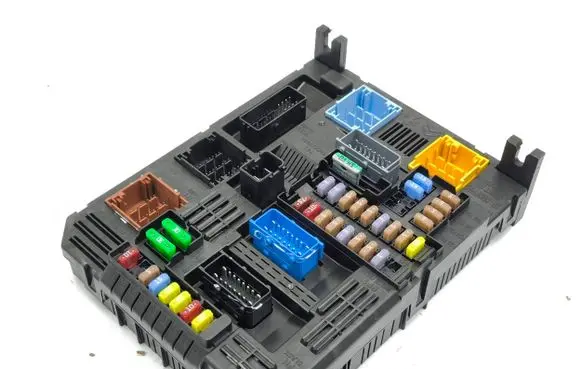 Citroen C4 III e-C4 Fuse module 9832881080 28709110 3102363444