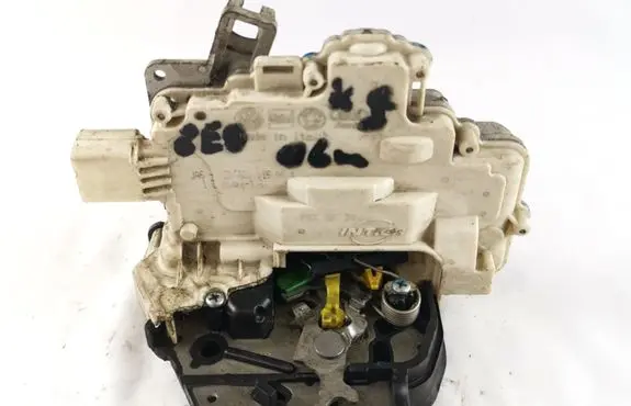 Audi A4 S4 B6 8E 8H Rear door lock 8E0839015AA