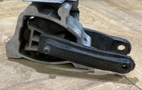 Land Rover Evoque II Gearbox mount L8D26P082BD 08780497087