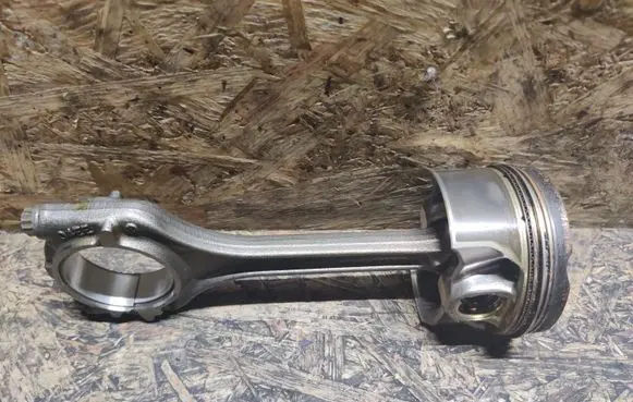 Skoda Octavia Mk3 (5E) Piston with connecting rod 1JW
