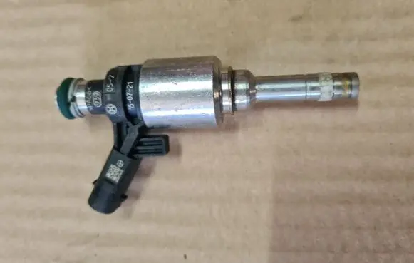 Audi A3 S3 8P Fuel injector 0261500285-T