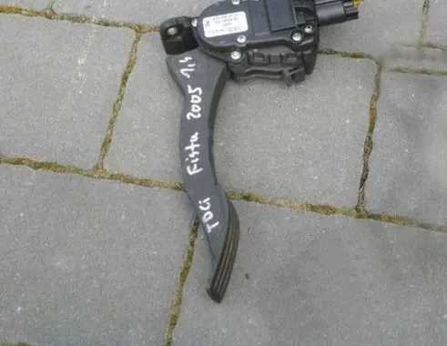 Ford Fiesta Accelerator throttle pedal 2S619F836BA