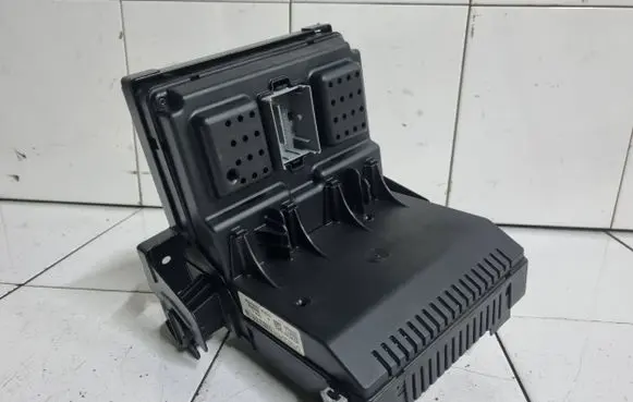Volvo S80 Fuse module 28024622 30765149