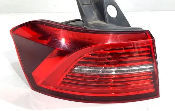 Volkswagen PASSAT B8 Rear/tail lights 3G9945207F
