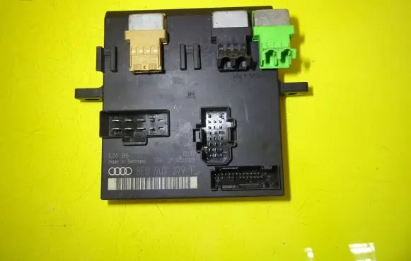 Audi A4 S4 B6 8E 8H Light module LCM 8E0907279F 00001533B1