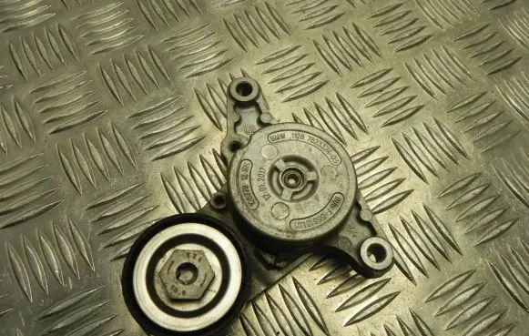 Toyota Avensis T270 Timing belt tensioner 7823374 VD13300