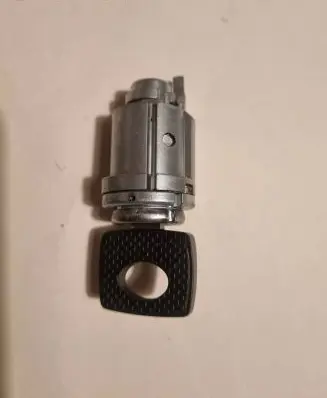 Mercedes-Benz 280 560 W126 Loading door lock loop/hook striker 