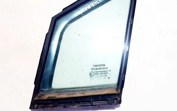 Toyota Avensis T270 Front door vent window glass four-door 