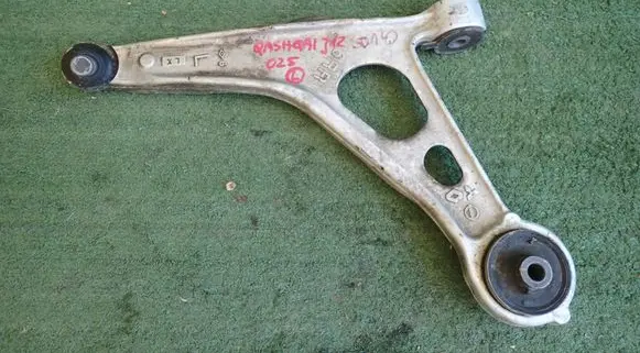 Nissan Qashqai J12 Front lower control arm/wishbone