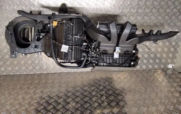 Volkswagen Touareg II Interior heater climate box assembly 