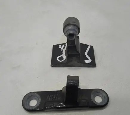BMW 5 F10 F11 Front door lower hinge 7199576