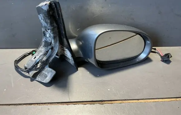 Volkswagen Golf Plus Front door electric wing mirror E1010836