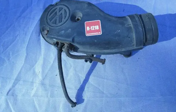 Volkswagen Golf III Intake manifold 032129654C