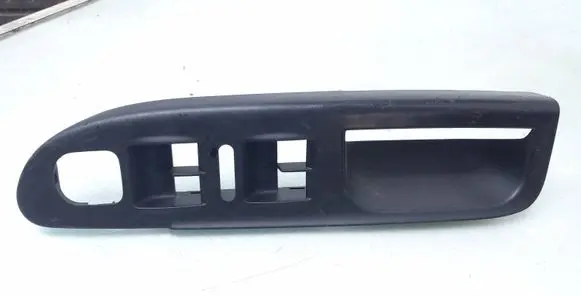 Volkswagen PASSAT B6 Front door window switch trim 3C1867171B