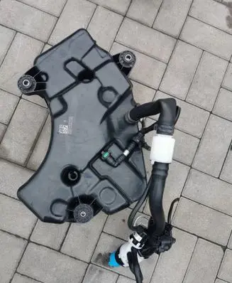 BMW X4 G02 AdBlue liquid reservoir 34100299