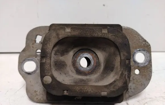 Renault Laguna III Engine mount bracket 8200277209
