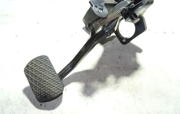 Mercedes-Benz B W245 Brake pedal A1692901001