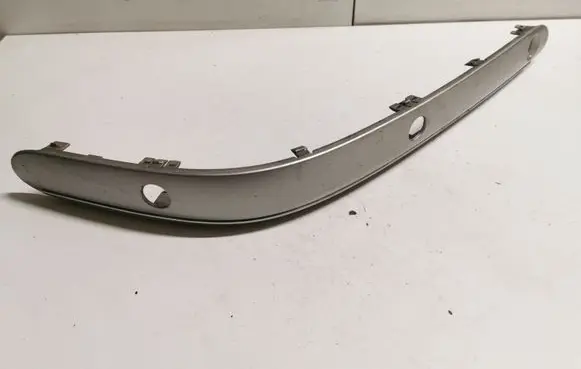 Front bumper splitter molding