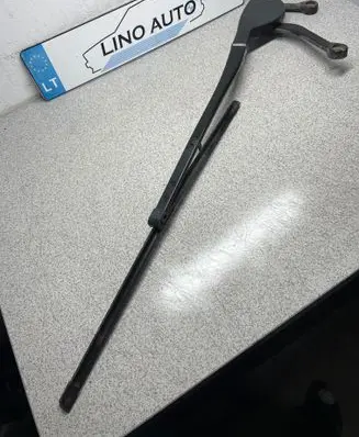 BMW 5 E39 Front wiper blade arm 8209880